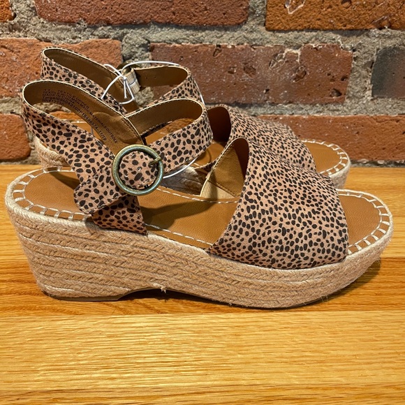 Universal Thread Shoes - Universal Thread Platform Sandals